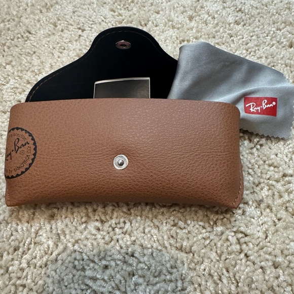 Ray-Ban Women’s Round Sunglasses with Case - Picture 7 of 8